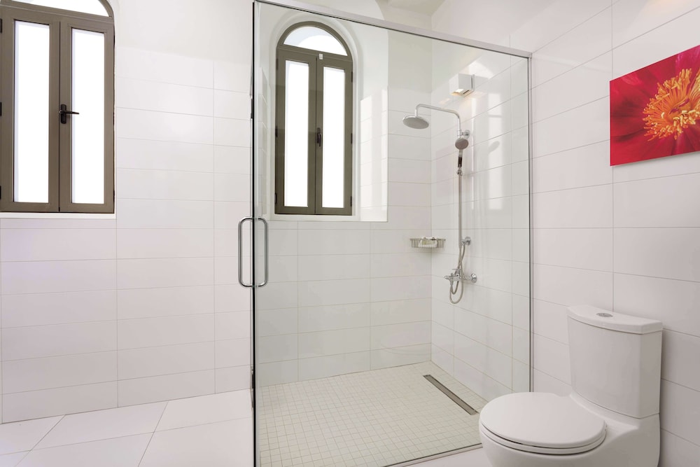 Suite, 1 King Bed (Veranda) - Photo 2