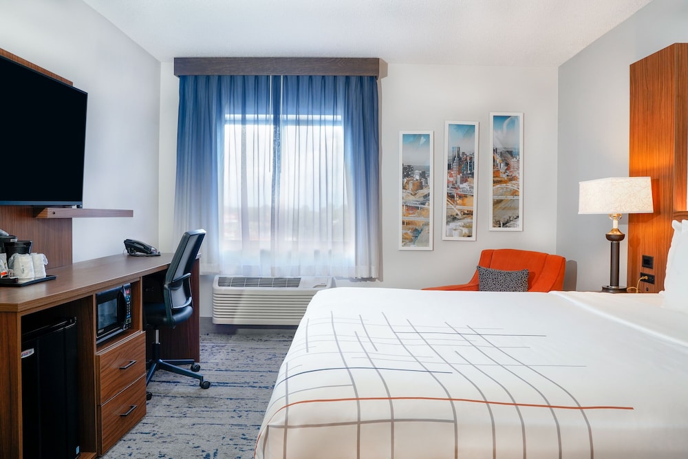 Room, 1 King Bed, Non Smoking - Photo 2