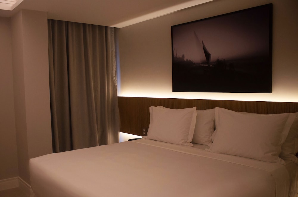Standard Double or Twin Room, Partial Sea View - Photo 1