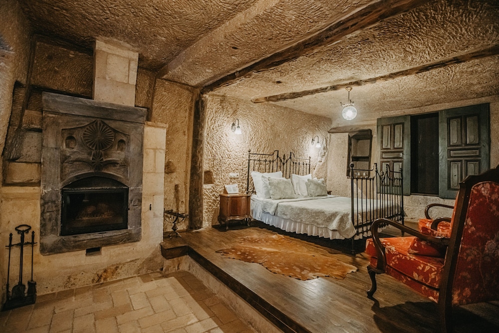 Splendid Cave Suite photo 1