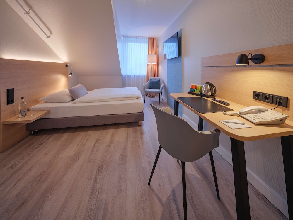 Economy Room, 1 Queen Bed photo 3