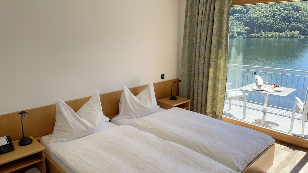 Superior Double Room Single Use, Balcony, Lake View