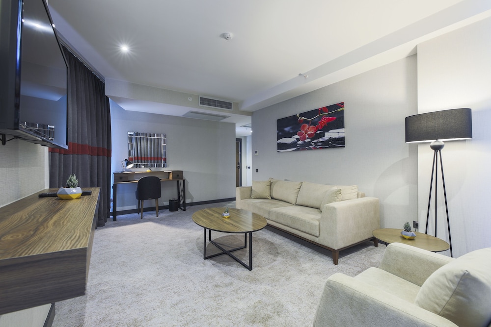 Suite - Photo 6