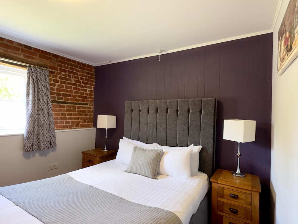 Standard Double Room, Ensuite - Photo 7