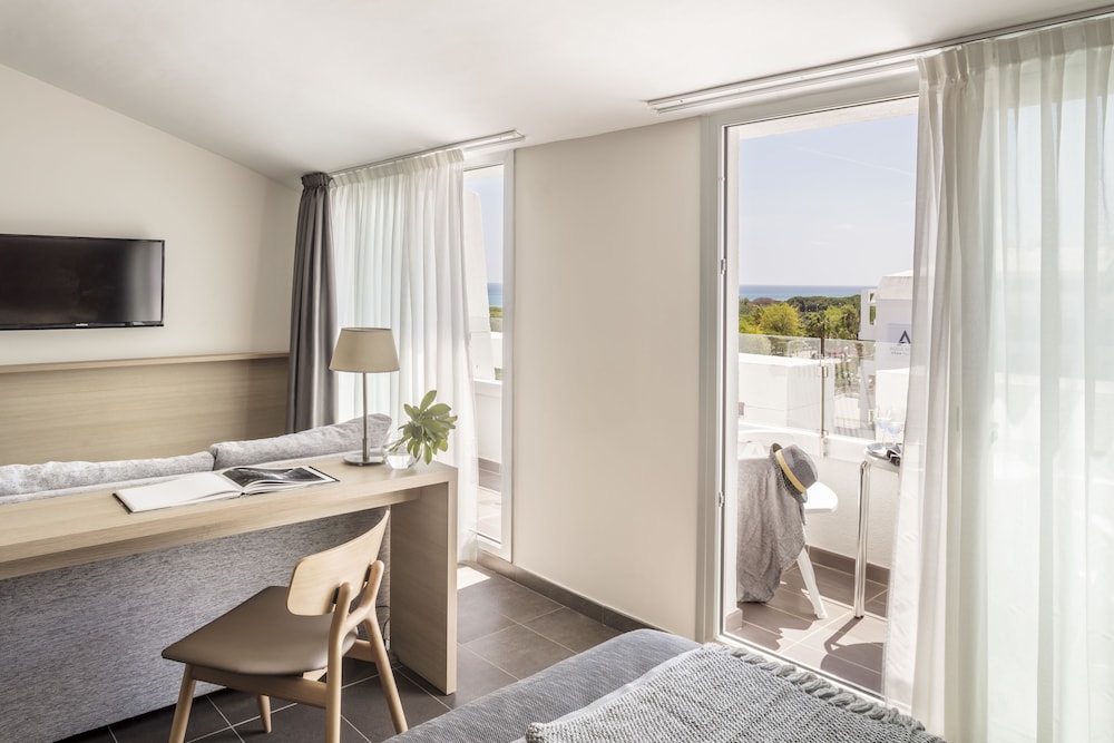 Junior Suite, Balcony (2 adults) - Photo 2