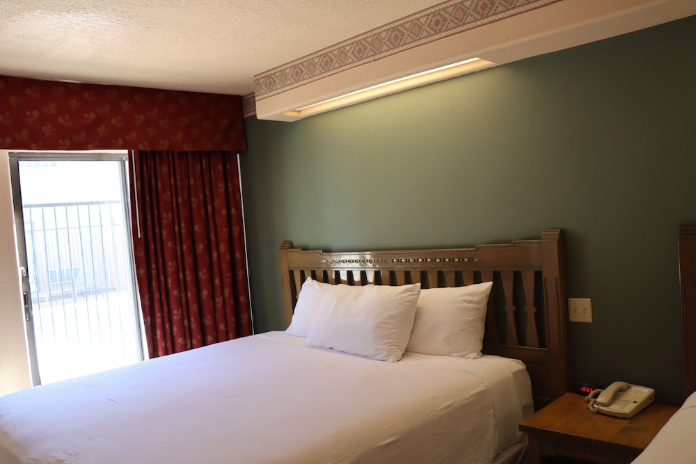 Standard Suite, Multiple Beds (Studio Room (No Pets)) - Photo 2