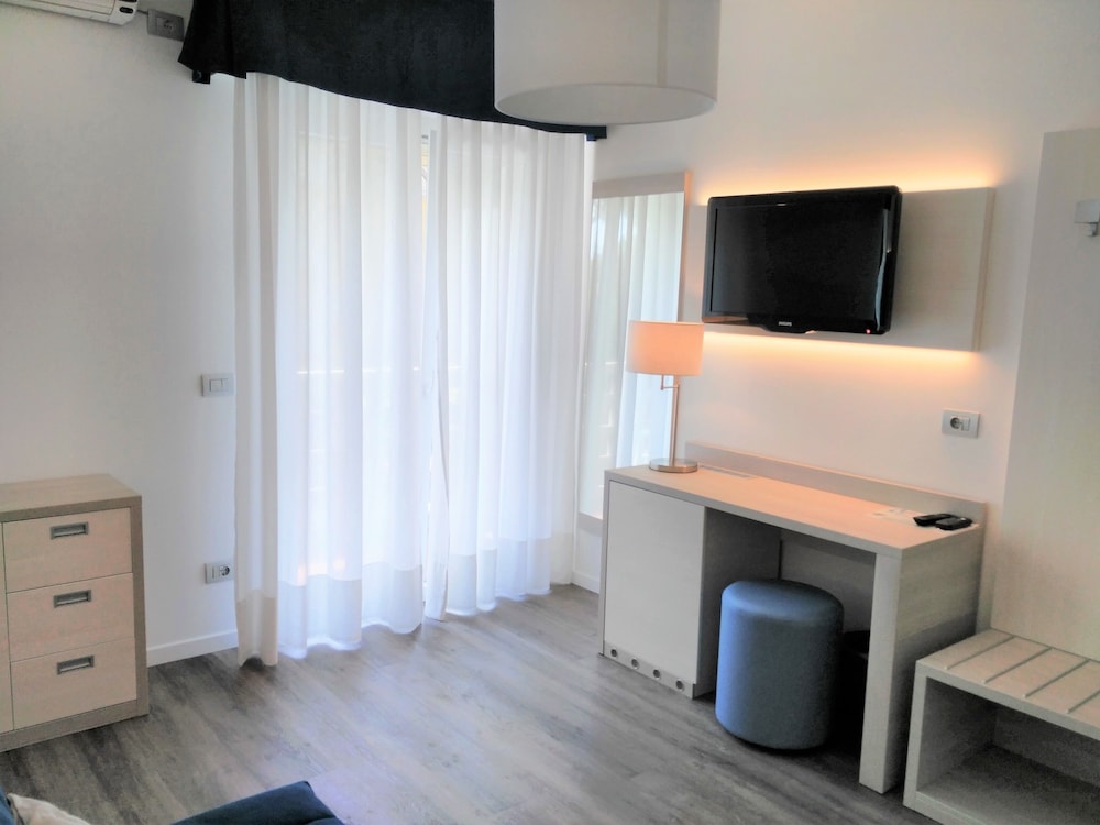 Junior Quadruple Room photo 3