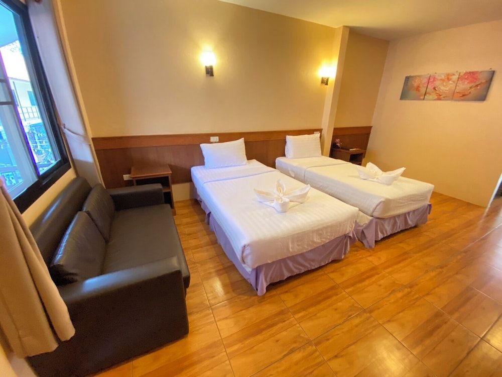 Premium Twin Room photo 2