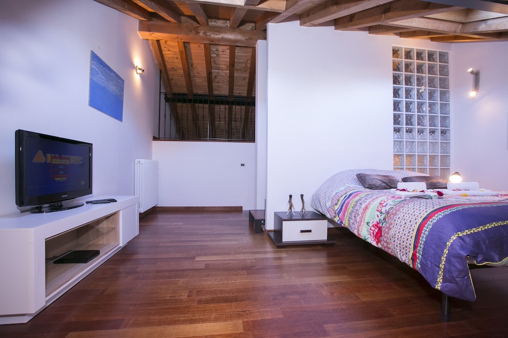 Family Apartment, Multiple Bedrooms, 2 Bathrooms, Beachside (Regina Villetta) photo 3