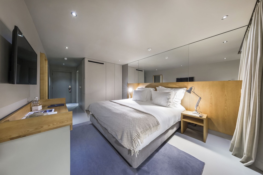 Superior Double Room, River View - Photo 3