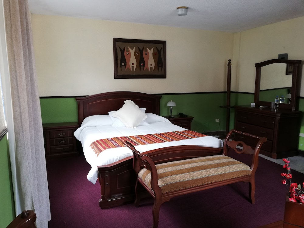 Classic Double Room, 1 Queen Bed, Ensuite, Hill View photo 2