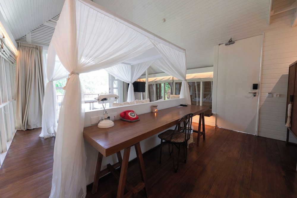 Cabana with Free Minibar - Photo 14