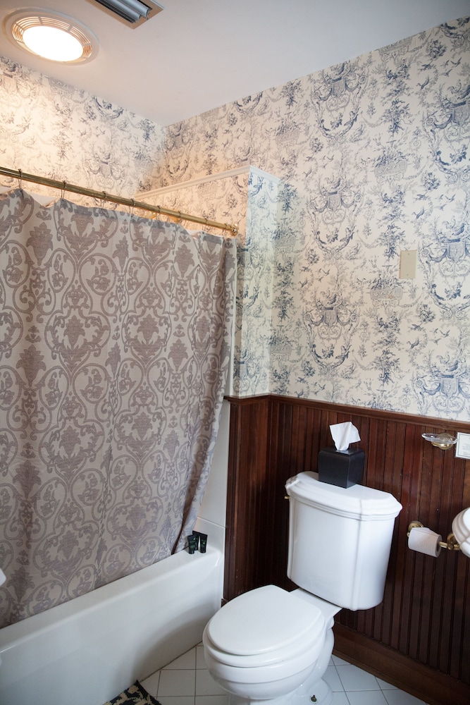 Room Three photo 2