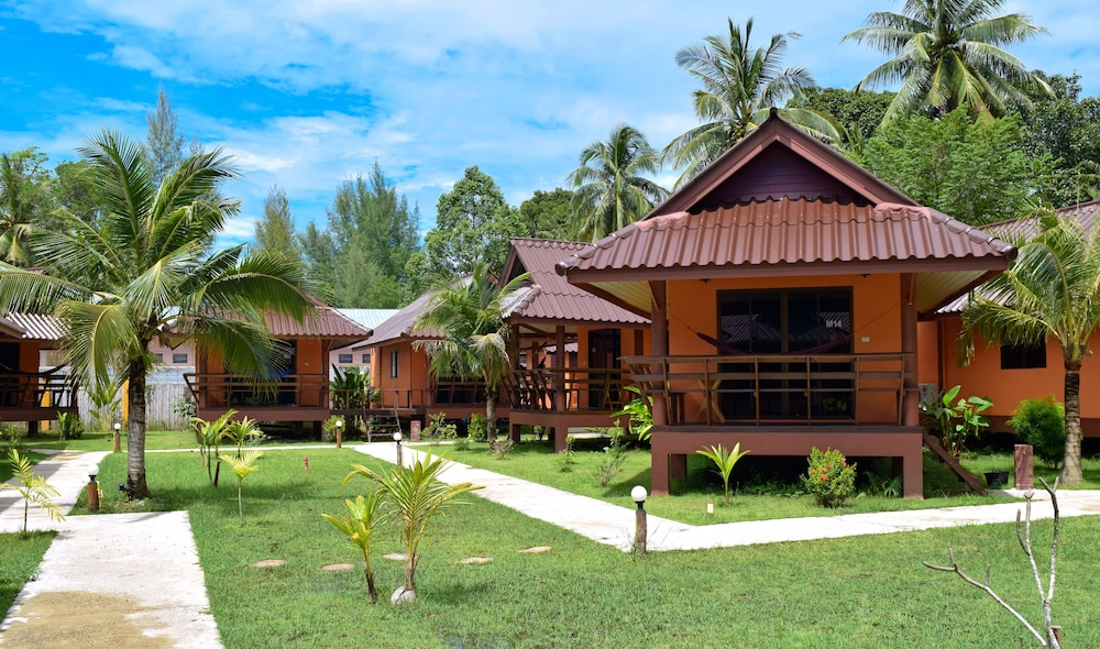 Bungalow, 2 Double Beds (with Air Condition) photo 2
