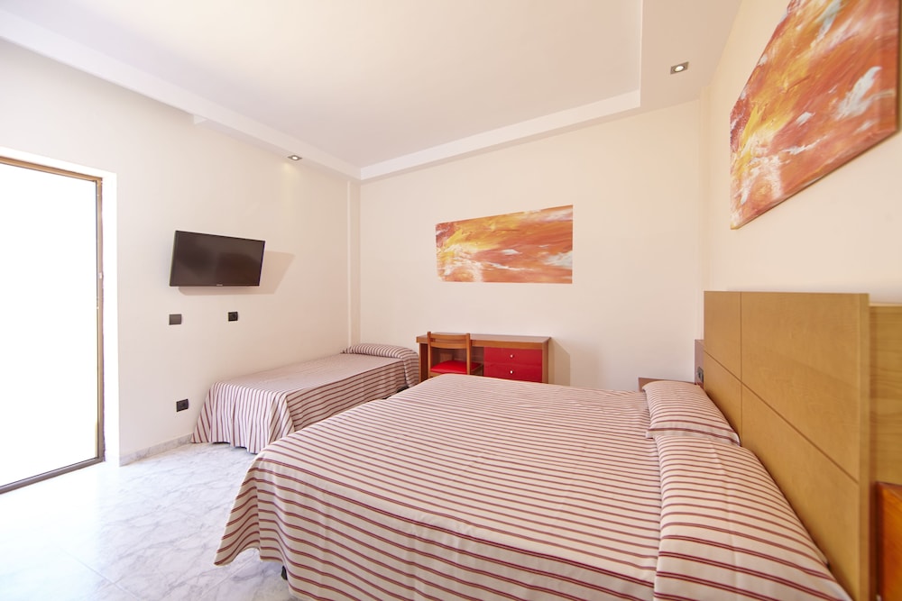 Double Room (2 adults + 1 child)