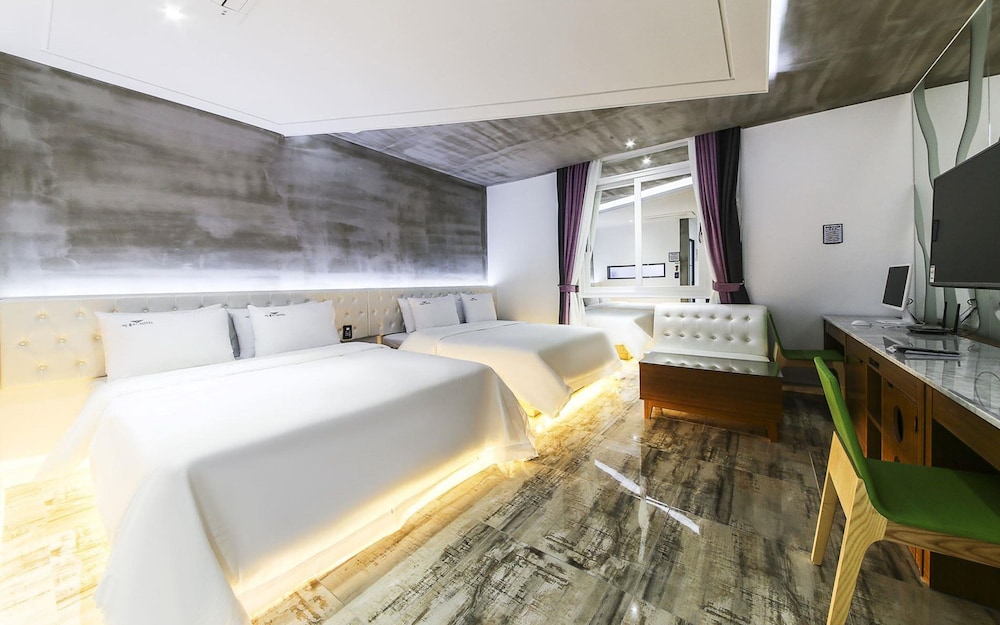 Twin Room (3rd floor) photo 3
