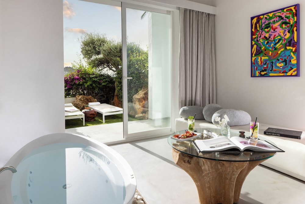 Deluxe Double Room, Garden View - Photo 1