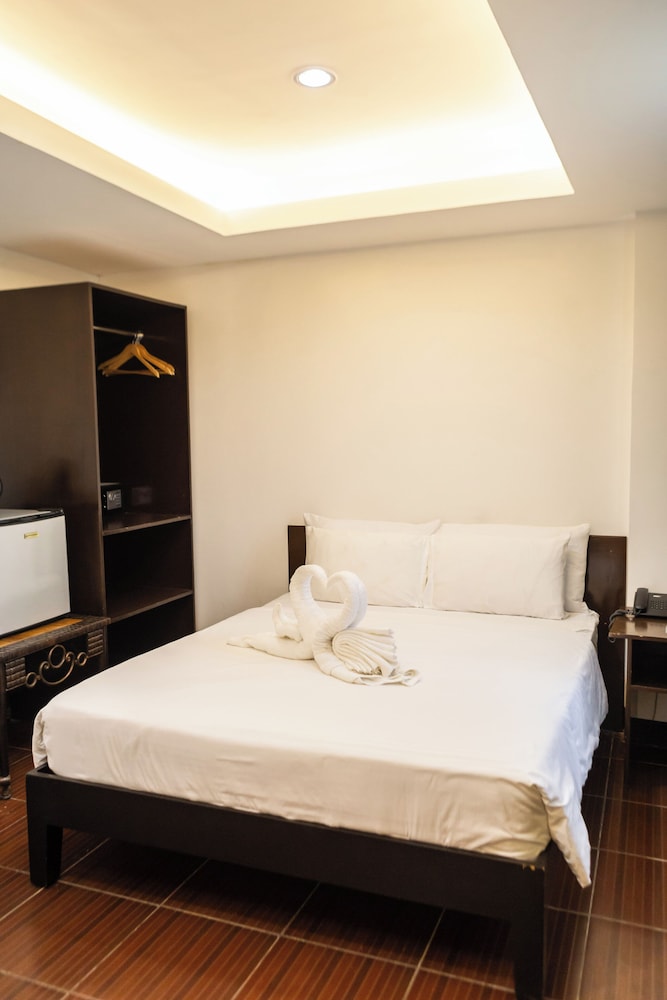 Standard Room, 1 Queen Bed - Photo 3