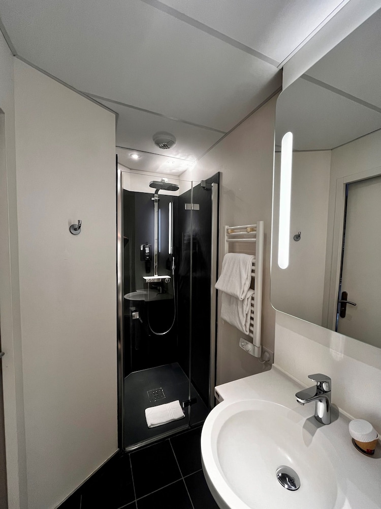 Standard Room, Multiple Beds - Photo 1