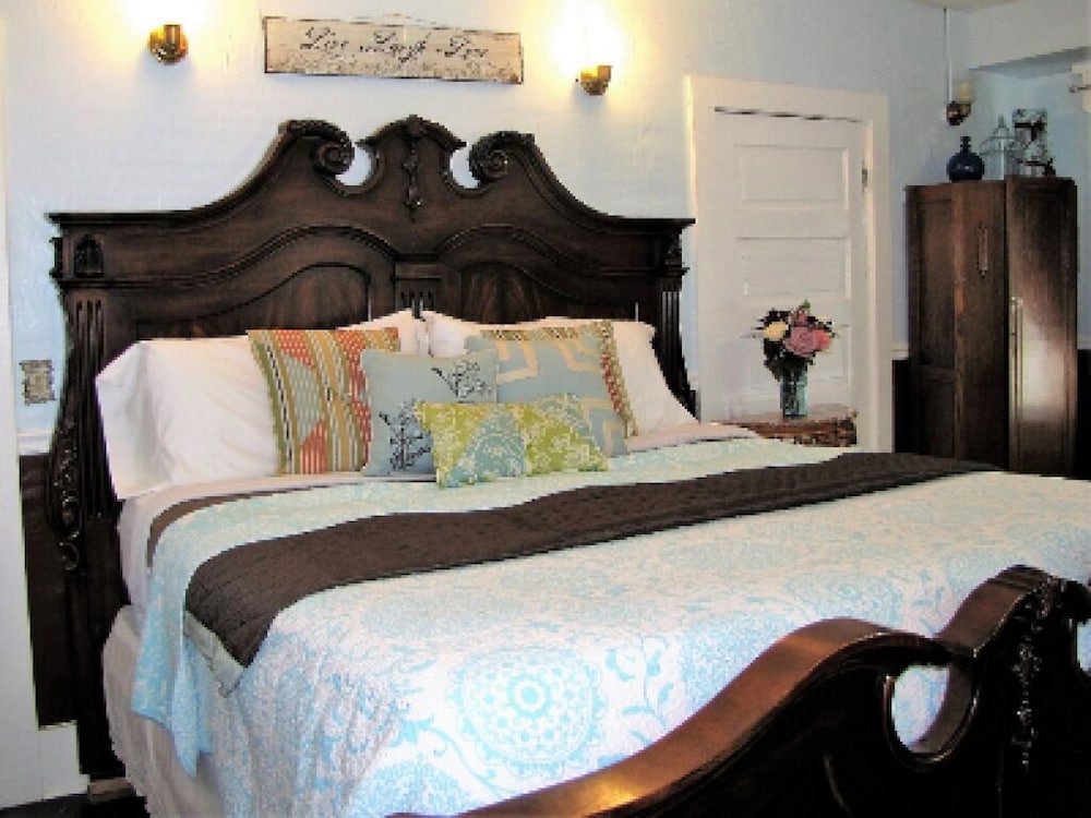 Superior Double Room, Ensuite, River View (c Front Parlor)