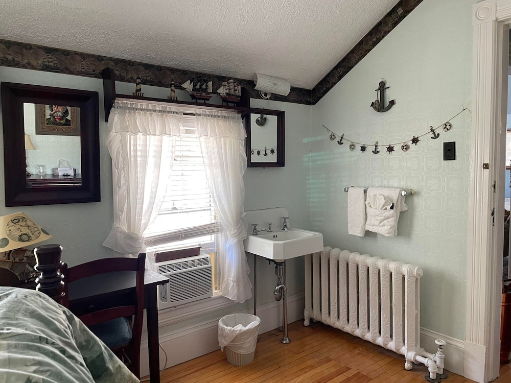 Single Room, Private Bathroom, Garden View (Single) photo 2