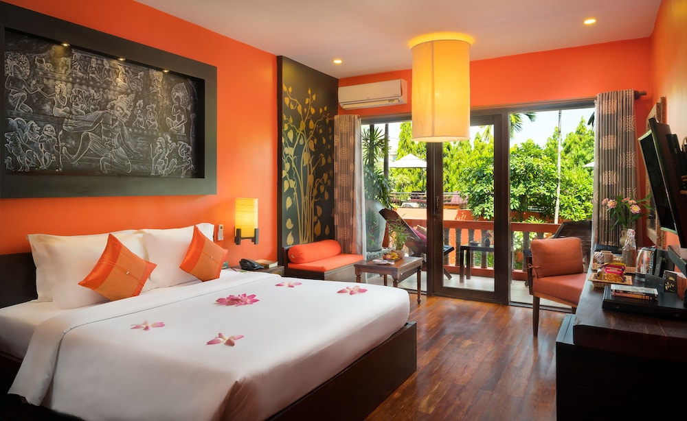 Suite, Pool View - Photo 4