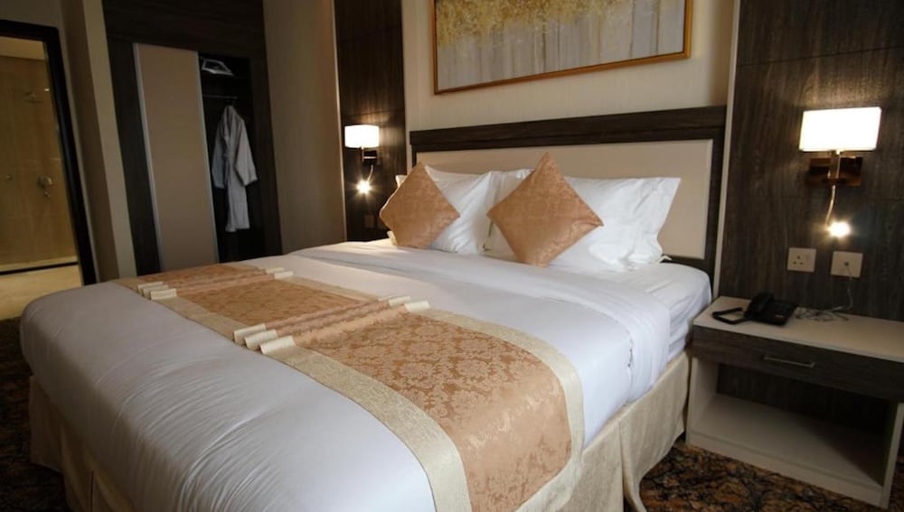 Junior Suite, 1 King Bed photo 1