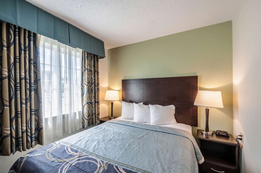 Suite, 1 Queen Bed With Sofa Bed, Accessible, Non Smoking - Photo 1