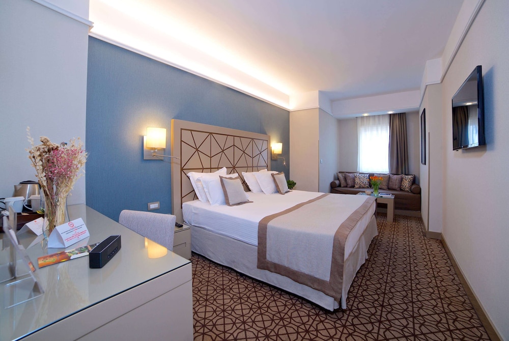 Superior Room, 1 King Bed photo 1