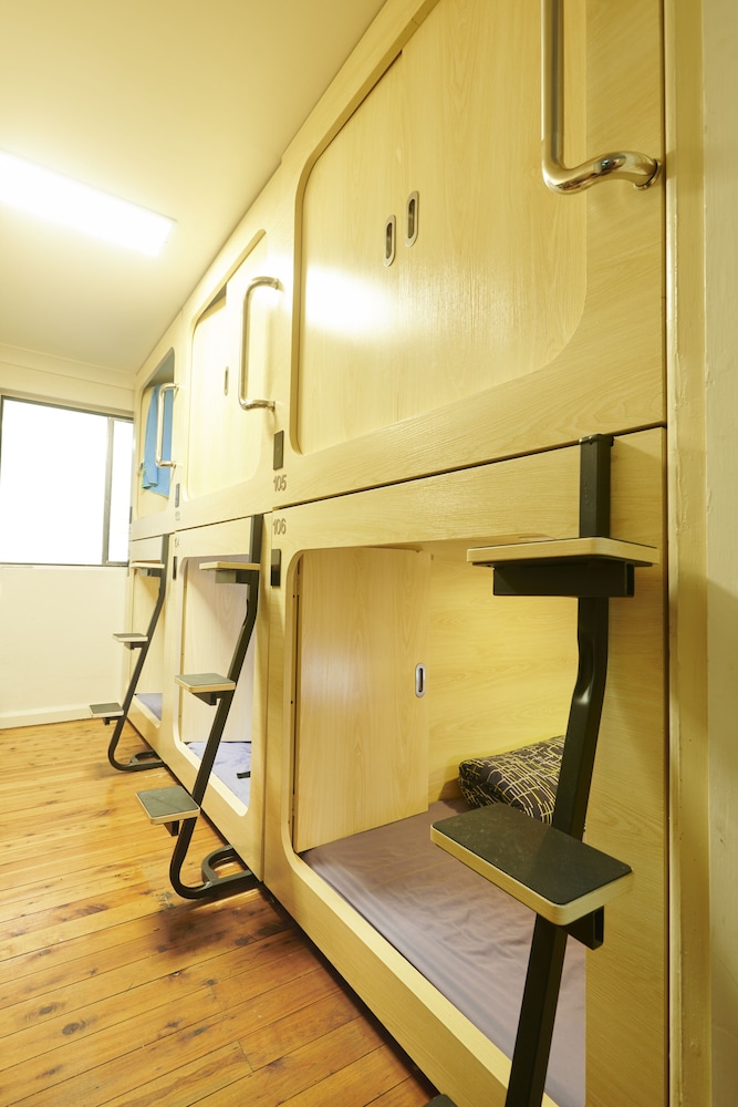 Pod Deluxe in mix Dormitory (18-35 age only) photo 2