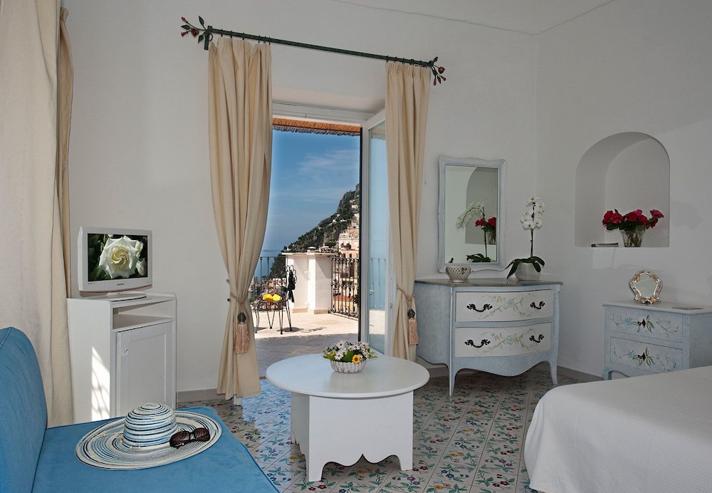 Apartment (Two Bedroom, Sea View) photo 1