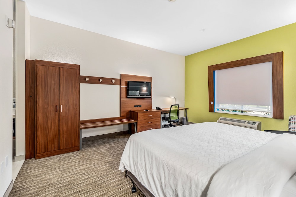 Standard Room, 1 King Bed, Accessible (Communications, Accessible Tub) - Photo 6