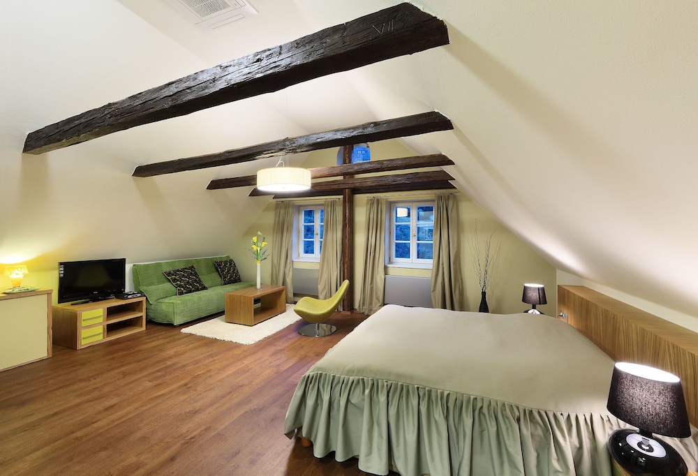Deluxe Suite, 1 King Bed photo 1