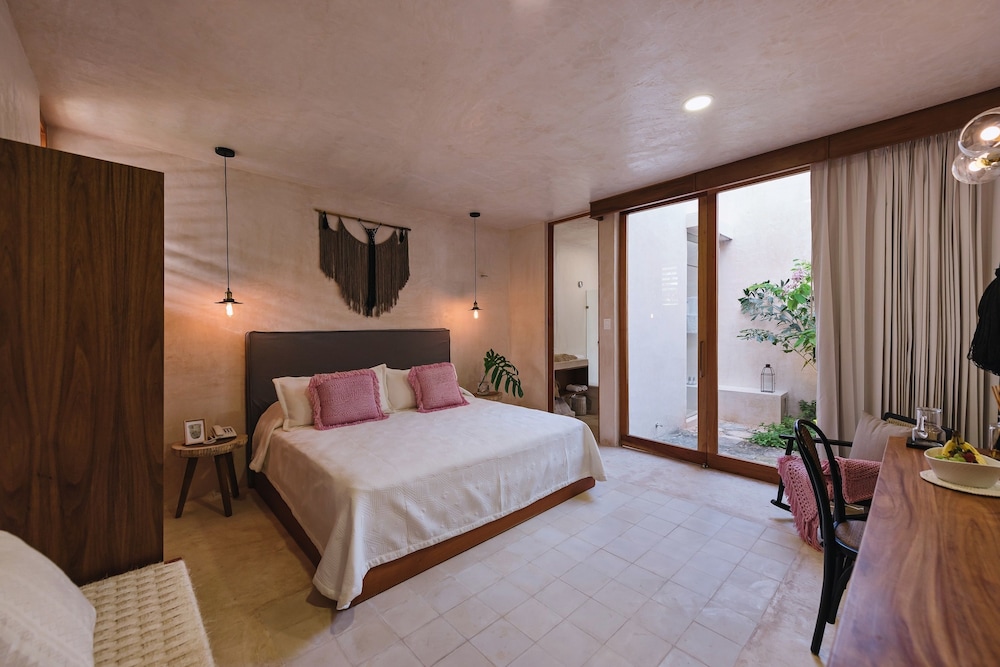 Deluxe Room, 1 Double Bed, Pool View, Garden Area photo 1