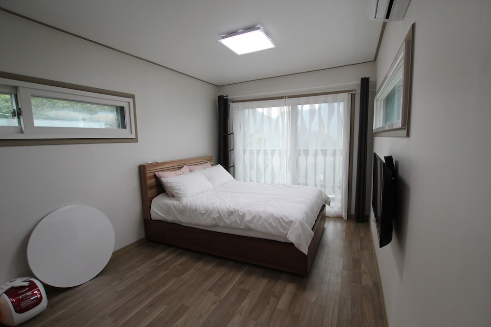 Condo (203) photo 3