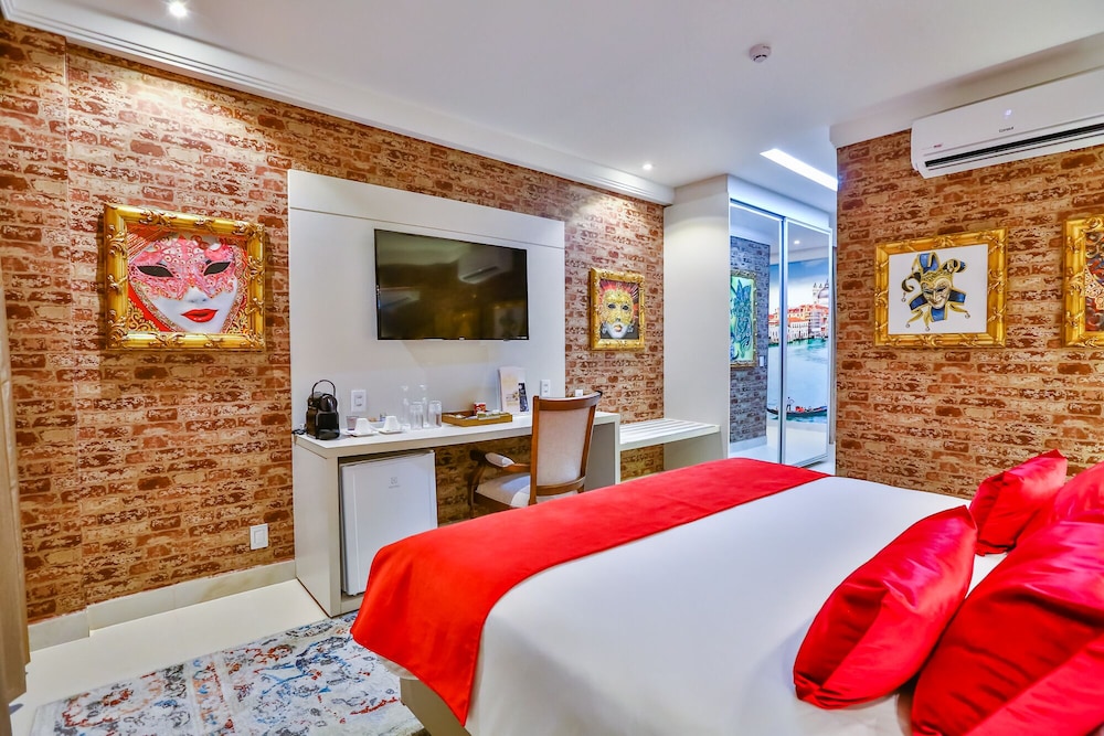 Premium Room, 1 King Bed photo 2