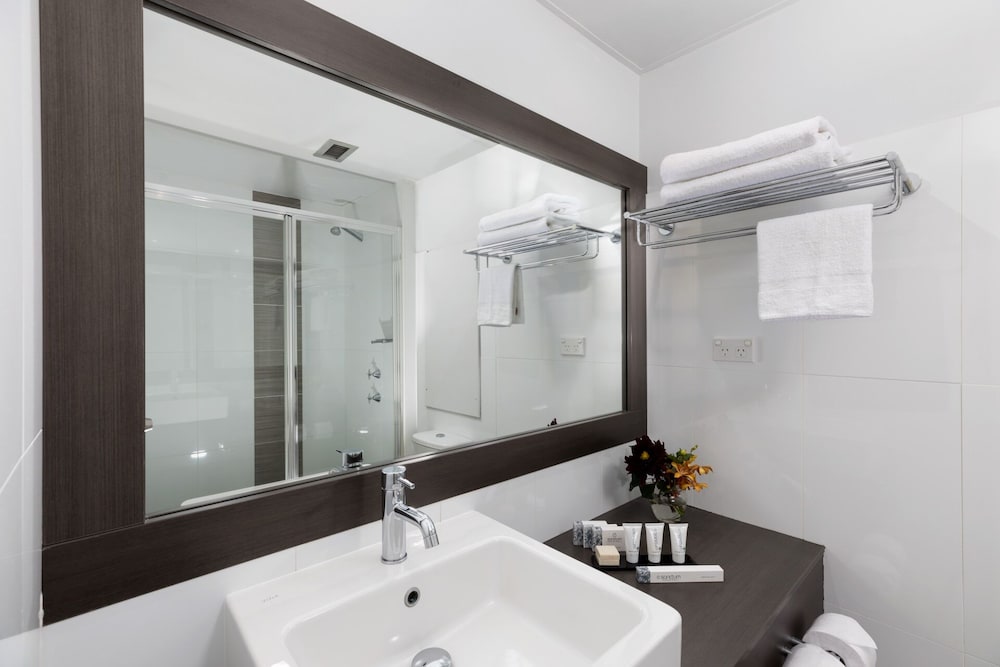 Room, 1 King Bed, Bay View - Photo 4