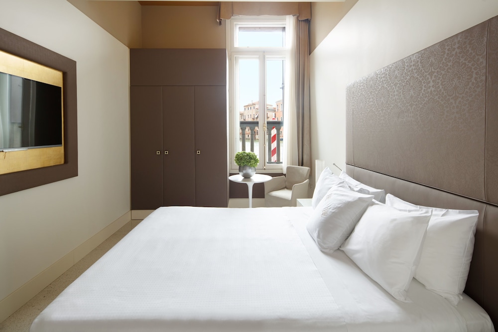 Superior Room, Canal View (Partial Canal View)