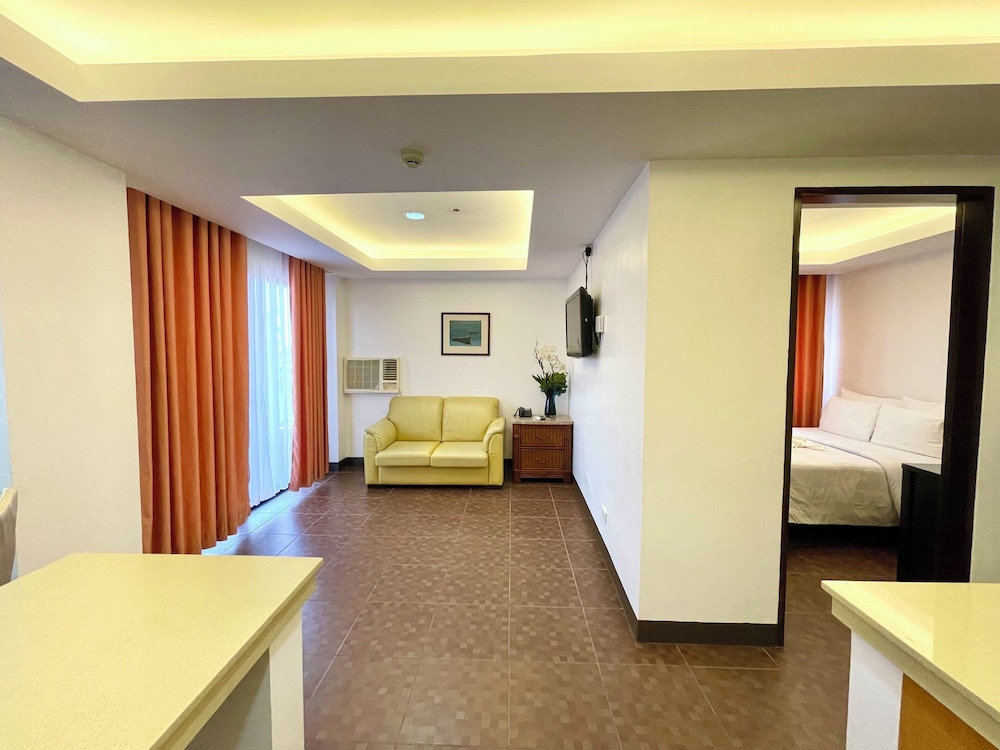 Suite - Photo 5