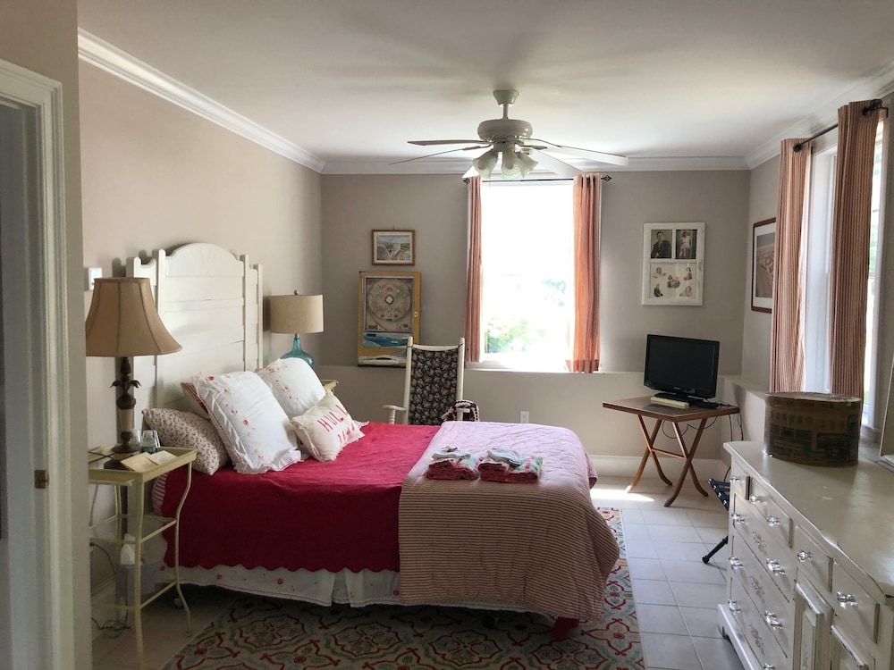 Room (Anna Rose - Queen)