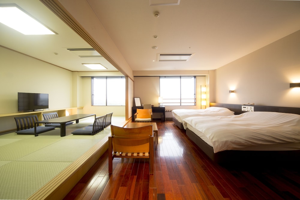 Premium Room (with Tatami Area - Room 801) - Photo 3
