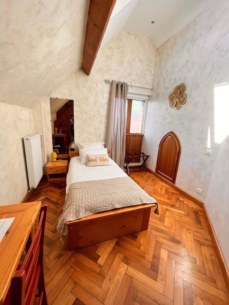 Double or Twin Room (Chantilly) photo 1