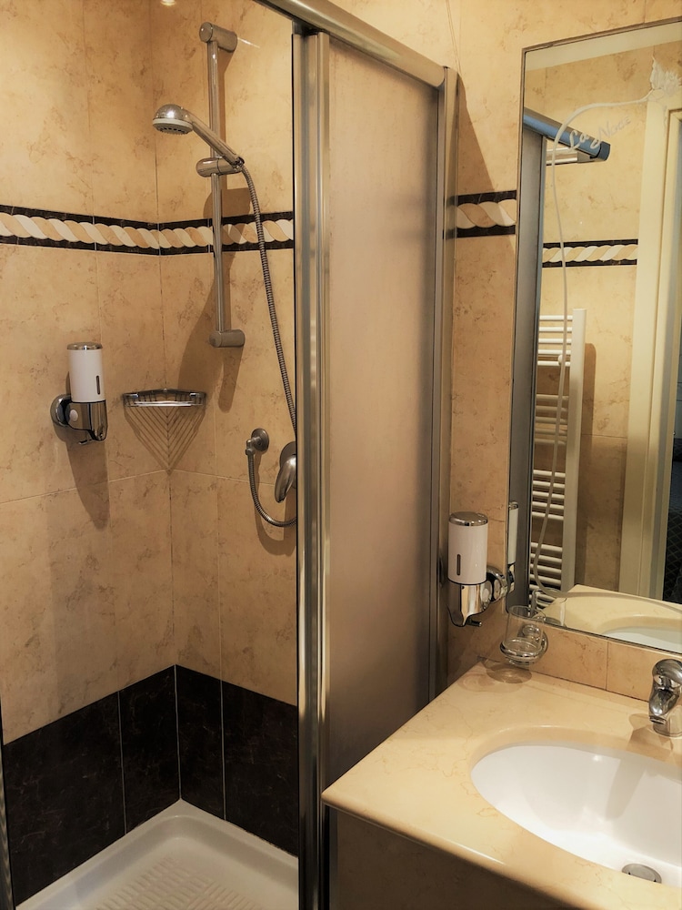 Deluxe Double Room Single Use photo 3