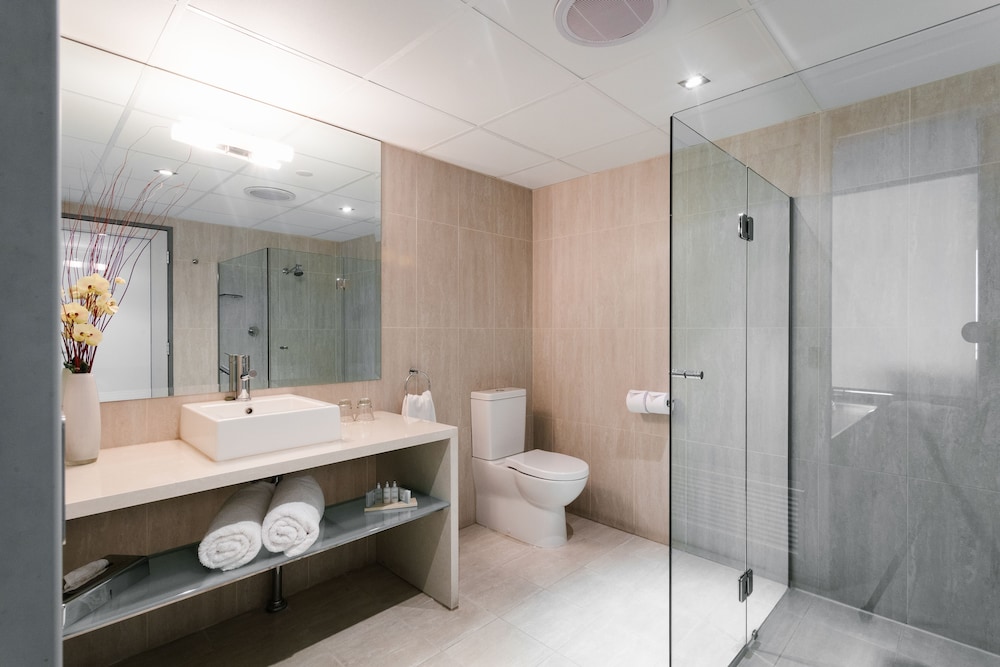 Studio Suite, Jetted Tub, Lake View thumbnail 6