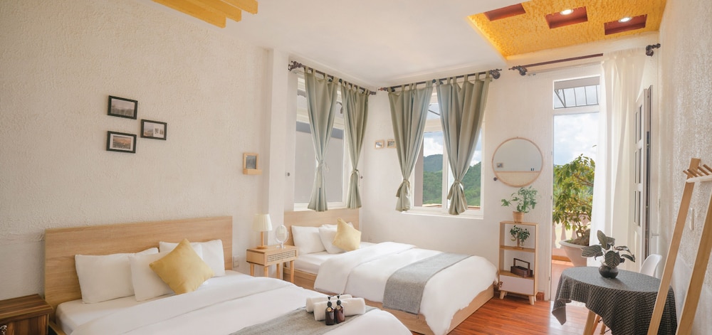 Superior Twin Room, Mountain View
