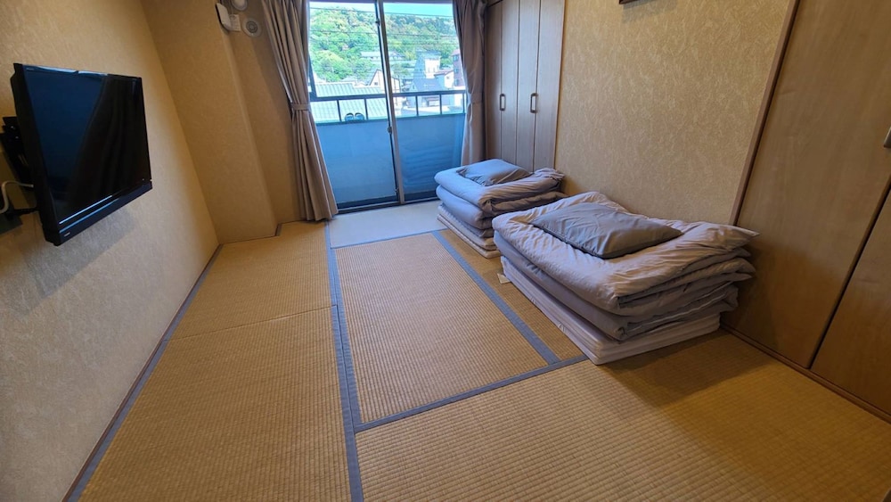 Basic Twin Room, 1 Bedroom, Non Smoking - Photo 1
