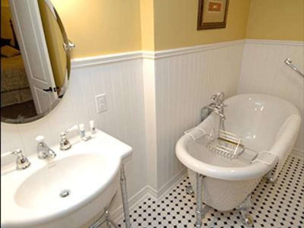 Standard Double Room, Ensuite (Princess of Wales) photo 3