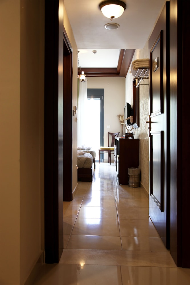 Deluxe Room With Mountain View photo 2