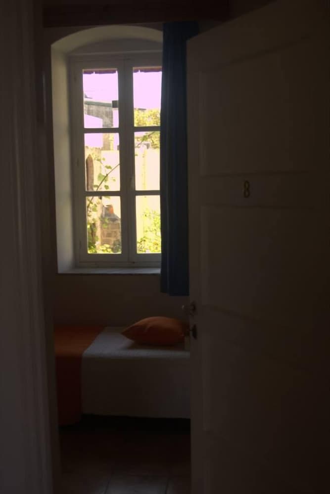 Triple Room, Shared Bathroom photo 2