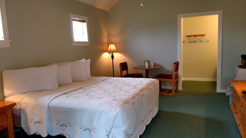 Deluxe Cottage, 1 King Bed with Sofa bed photo 3